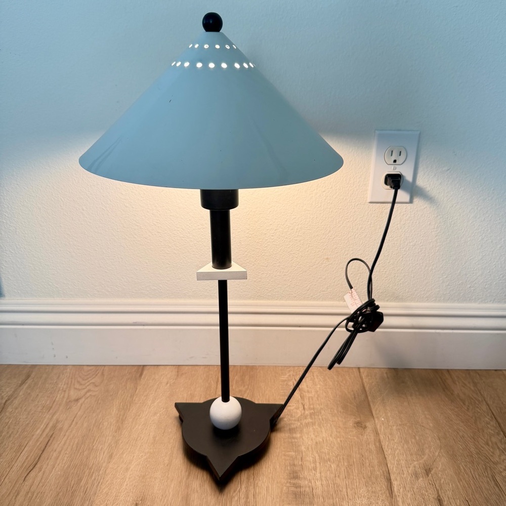 Vintage 1980s BE YANG Memphis Style Postmodern Table Desk Lamp White Black 21.5”